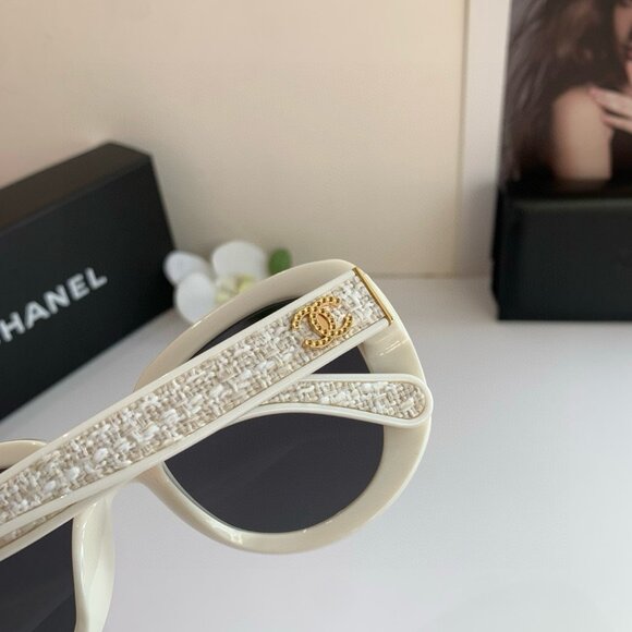 Iconic Chanel Black & Cream Eyewear - Picture 8 of 8